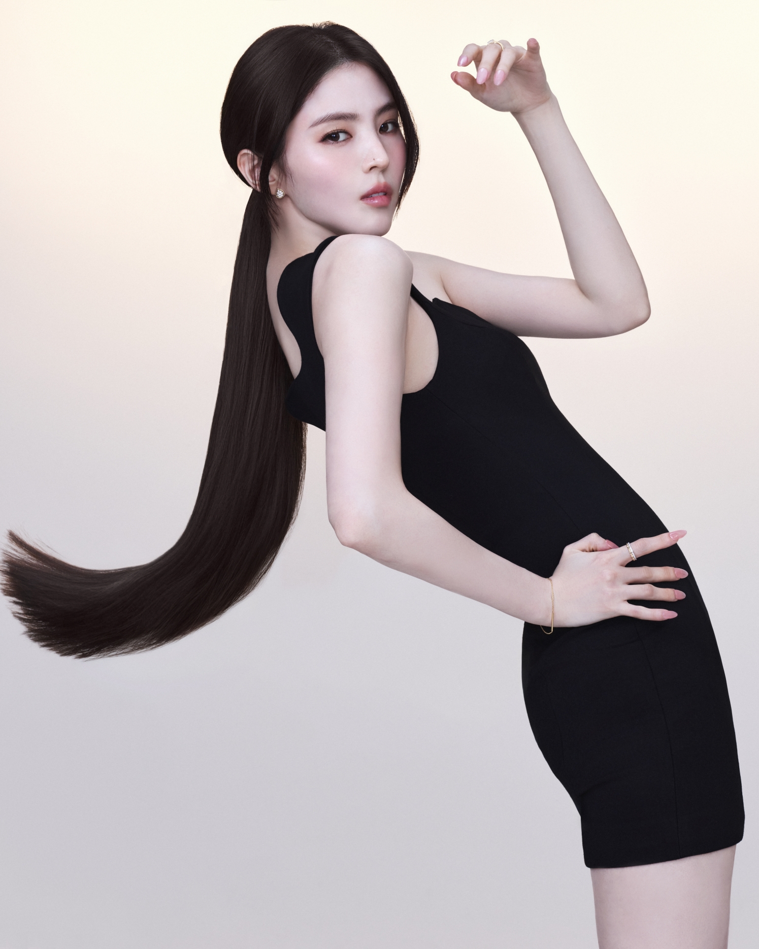 로레알파리, 신제품 헤어 밀크 출시…한소희와 함께한 새 캠페인 공개 985-Image